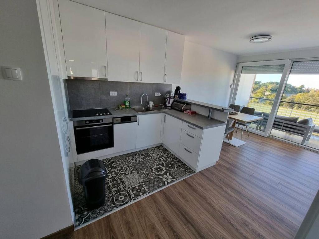 Appartamento Sea View Balcony And Parking Zara Esterno foto